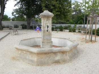 Fontaines et bassins en pierre
