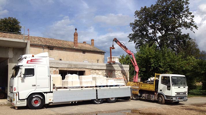 Livraison par camion spécialisé....